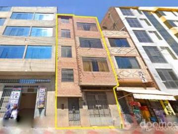 Propiedad con Local Comercial y Vivienda de 4 Pisos – Chilca