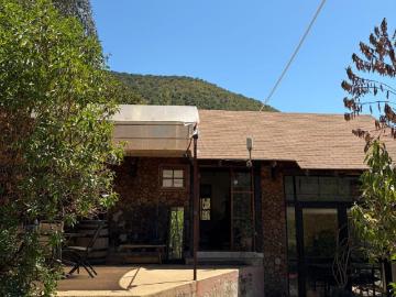 Propiedad con 2 cabañas privadas con piscina – Sector Lo Castro, Olmué