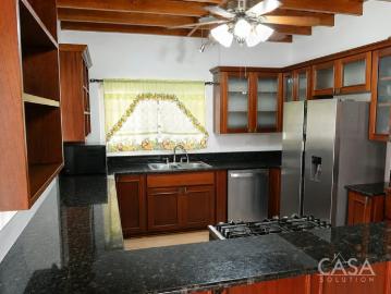 Propiedad con 4 Casas de Alquiler en Venta en Alto Boquete, | 8 recámaras por 750000.00 en Alto Boquete