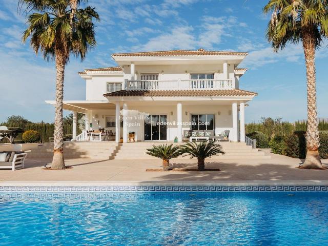 Propiedad Con 4 Casas Independientes Con Gran Piscina Y Gran. 800m² Alicante