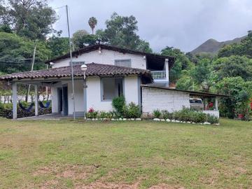 Propiedad a sólo 4 minutos del centro de Vilcabamba con fácil acceso a la carretera principal pavimentada