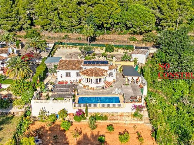 Propiedad acogedora en Jávea con vistas abiertas y potencial. 194m² Jávea Xabia