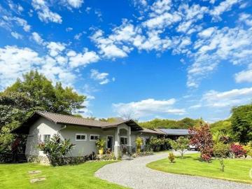 Propiedad de 3 Acres Frente al río con Casita en venta en Macano