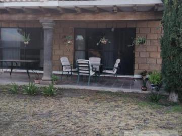 Propiedad de Ensueño en Tequisquiapan: 5 Recámaras, Alberca, Cancha de Tenis y Cabañas Independiente