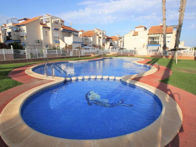 Propiedad de inversión – Bungalow en planta alta con gran te. 62m² Orihuela Costa
