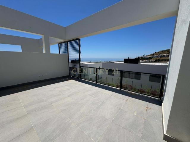 PROPIEDAD DE LUJO EN LA COSTA DEL SOL CON VISTAS PANORÁMICAS AL MEDITERRÁNEO