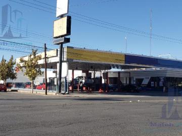 Propiedad en Renta espacial para Llantera con bodega y amplio estacionamiento