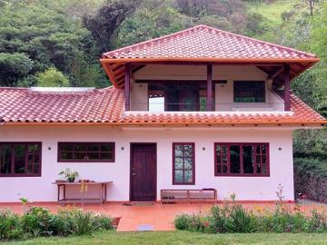Propiedad en un lugar tranquilo, con vista al famoso cerro Mandango a solo 10 minutos del centro de Vilcabamba
