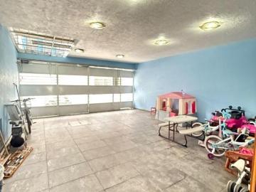 Propiedad en venta en Mezquitan Country, por la Glorieta Colon