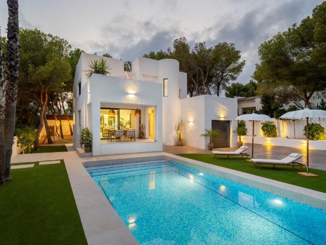 Propiedad estilo Ibiza en parcela de 1025m² 326m² Altea la Vella