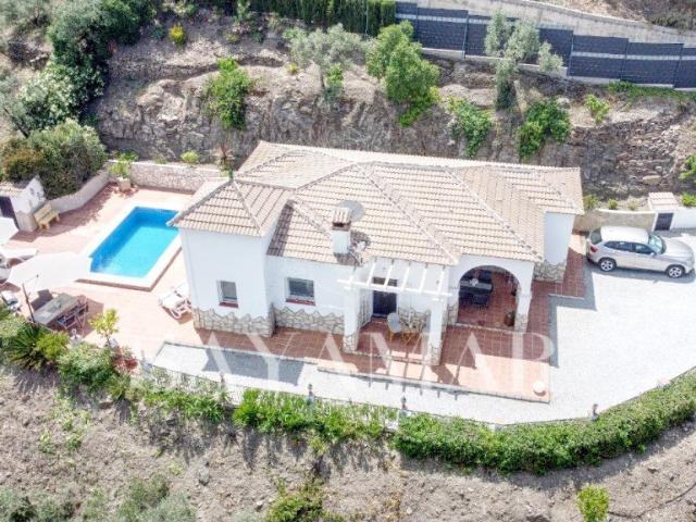 Propiedad exclusiva en Sayalonga Lujo y confort en un ento. 99m² Sayalonga