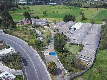 Propiedad industrial ubicada en el centro del país