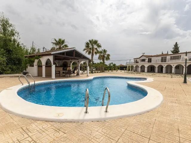 Propiedad rural elevada y rústica con vistas a las montañas. 853m² Crevillent
