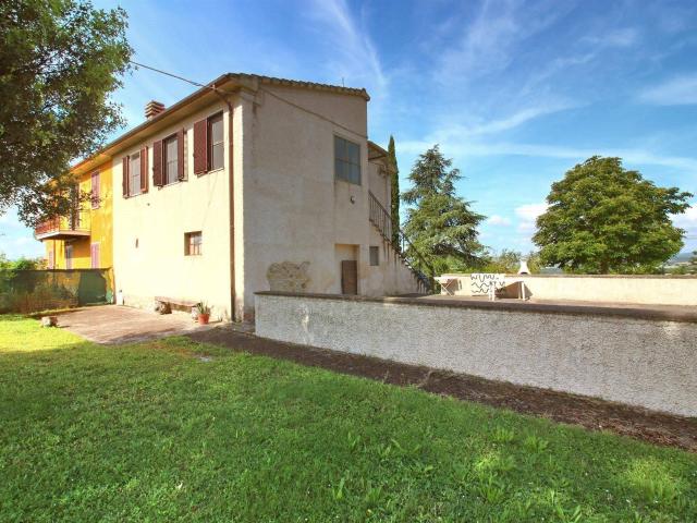 Proponiamo in vendita un'ampia porzione di casale toscano si. 117m² Cinigiano