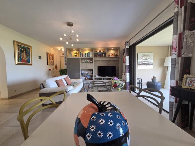 Propriano T3 traversant de 73 m2 avec terrasse vue mer PRI