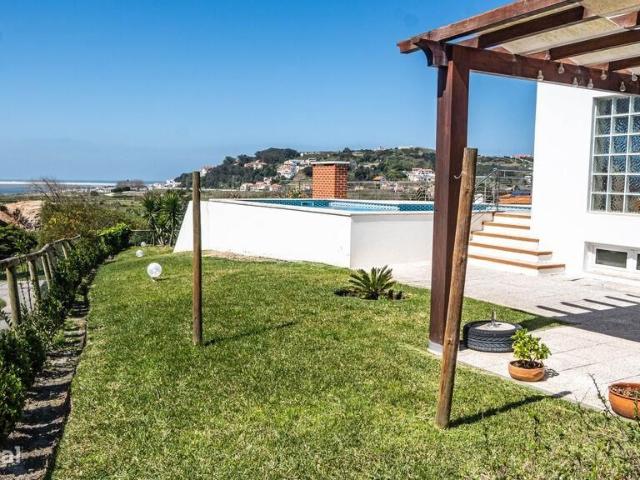 Propriedade T4 em Foz do Arelho de 314,00 m2