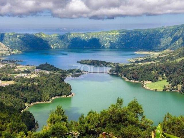 Propriedade Única na Lagoa de Sete Cidades