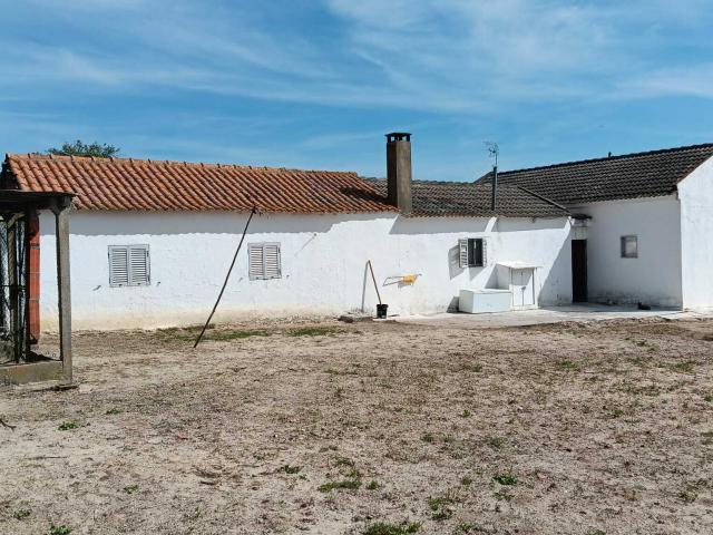 Propriedade com 6750m2 com Moradia T2 em Fajarda Coruche