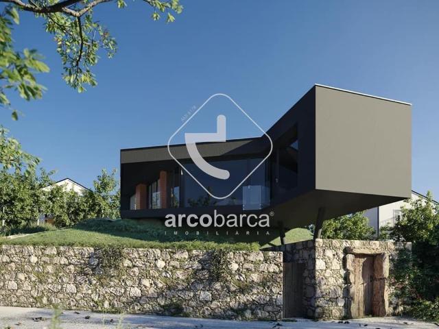 Propriedade com casa para recuperar com projecto aprov. P. Coura 40.000€, área terreno 240m2