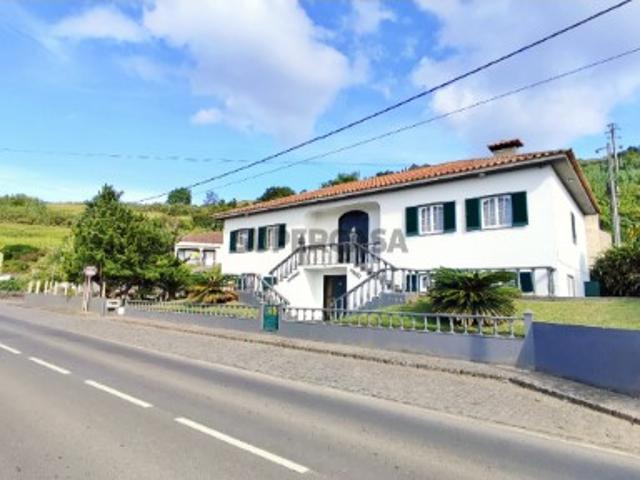 Propriedade com MORADIA + ARMAZÉM/OFICINA + AMPLO TERRENO na Várzea, Ginetes, Ponta Delgada, Ilha de São Miguel, Açores