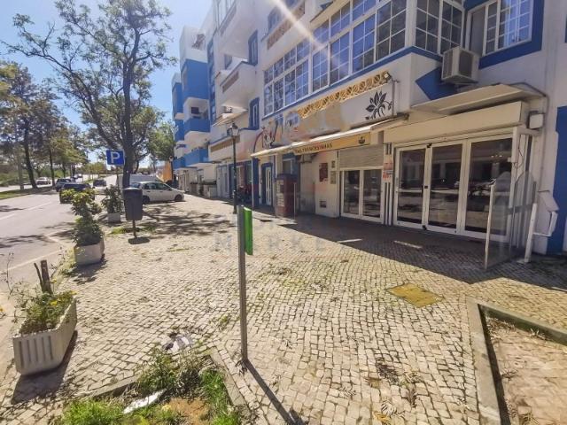 Propriedade com Restaurante pronto a Funcionar em Quarteira