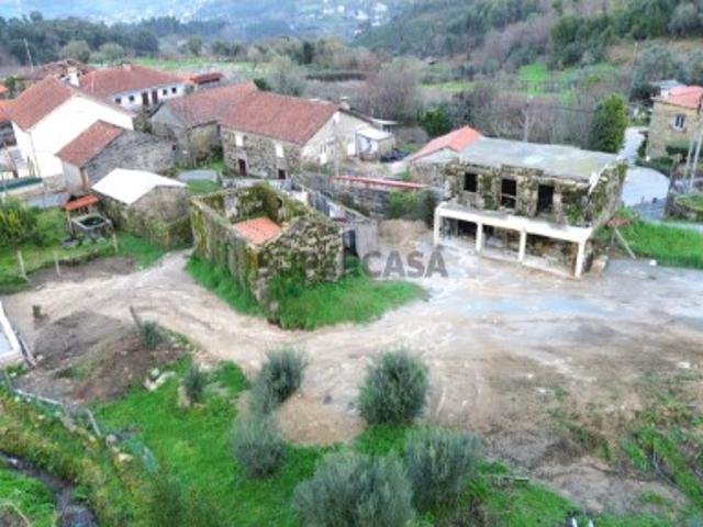 Propriedade com Três Casas e Terreno | Beiral do Lima Ponte de Lima