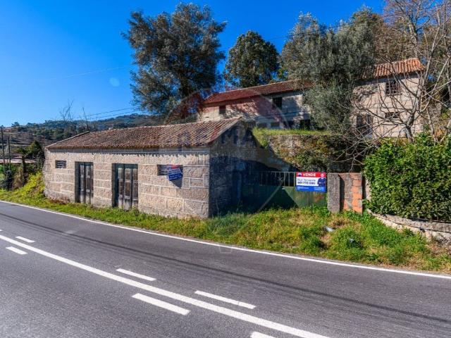Propriedade composta por 2 casas rústicas + terreno 0m² Veade, Gagos e Molares