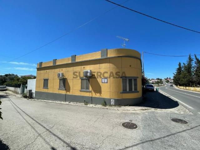 Propriedade de utilização mista, destinada a habitação e comércio, Loulé, Algarve