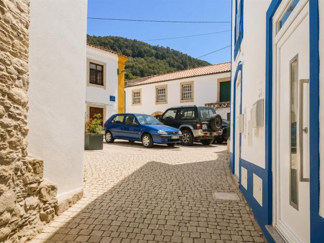 Propriedade de aldeia recentemente renovada localizada a ape. 128m² Góis