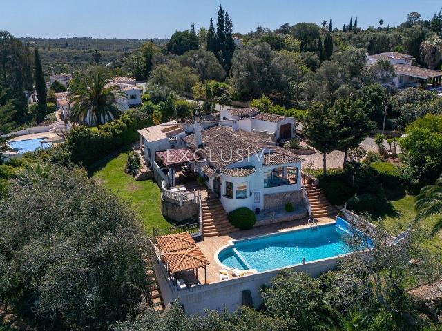 Propriedade de estilo tradicional localizada perto de Alvor. 187m² Portimão