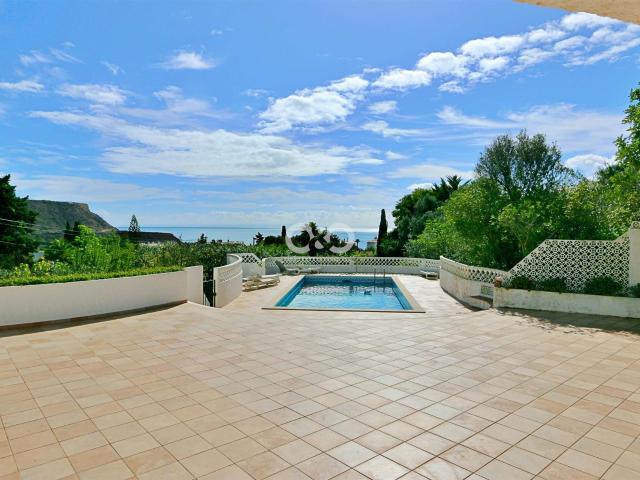 Propriedade excepcionalmente única com vista para o mar e an. 200m² Praia da luz