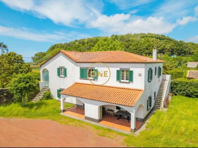 Propriedade Exclusiva com Moradia T6 e Terreno – Ribeira Grande
