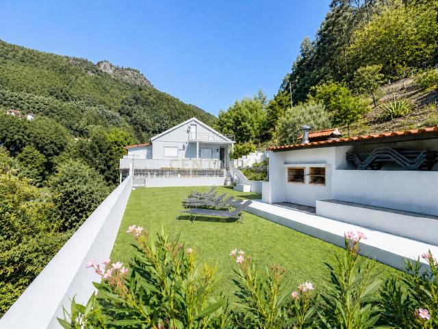 Propriedade | GERÊS com Várias Habitações, AL em Funcionamento e Elevado Potencial de Investimento