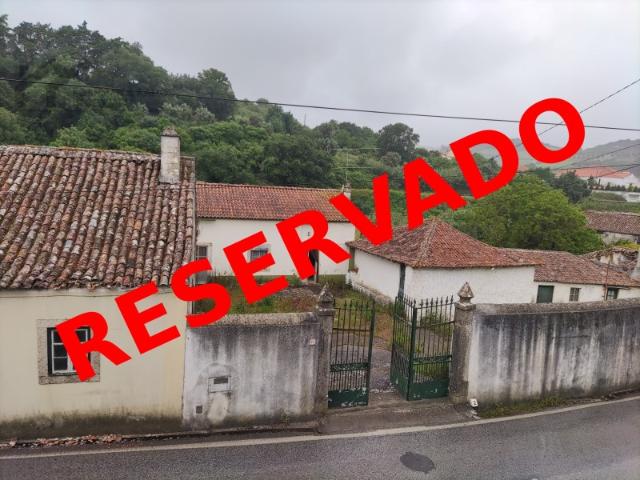 Propriedade Mista composta por varias moradias com afetação comercio e habitação