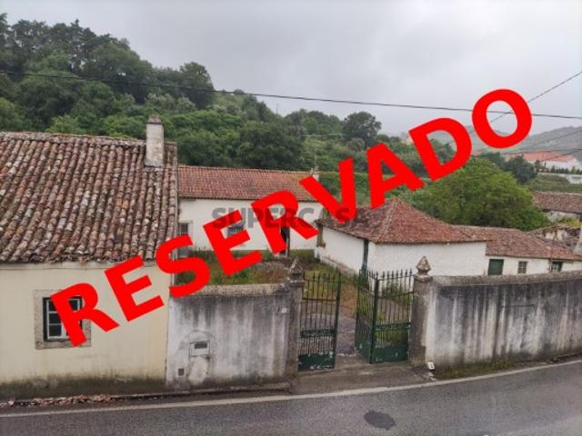 Propriedade Mista composta por varias moradias com afetação comercio e habitação
