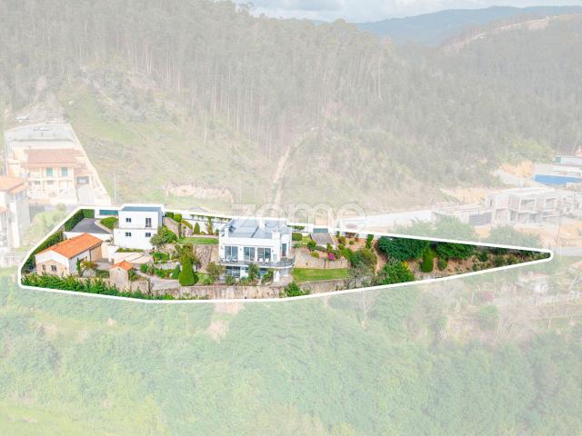Propriedade multifuncional exclusiva com duas casas independentes