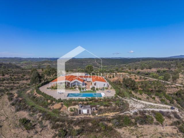 Propriedade Premium com 271 Hectares no Barlavento Algarvio Uma Oportunidade Rara de Investimento e Estilo de Vida