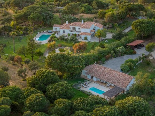 Propriedade privada exclusiva à venda em Almancil | 5 quarto. 320m² Almancil