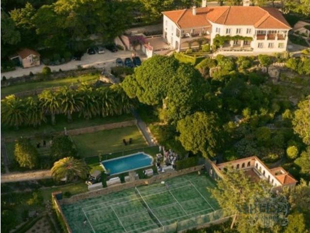 Propriedade Privada entre a Serra e o Mar com Vistas Panorâmicas em Extensos Jardins