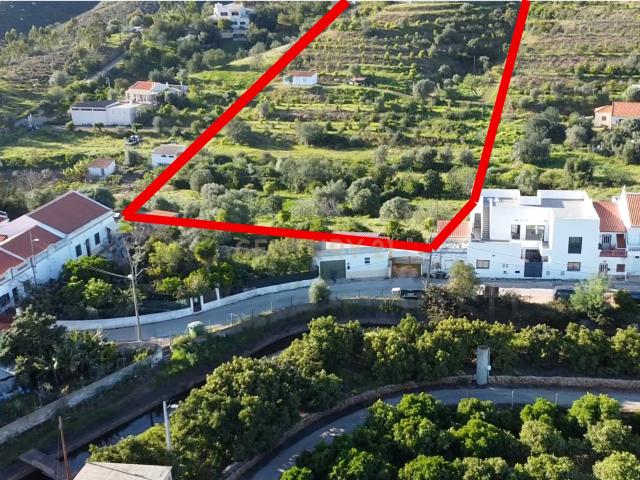 Propriedade Singular em Silves | Vista Castelo, A Pé do Centro e Elevado Potencial Futuro