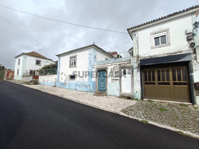 Propriedade singular localizada na zona de Albarraque Oportunidade Única!