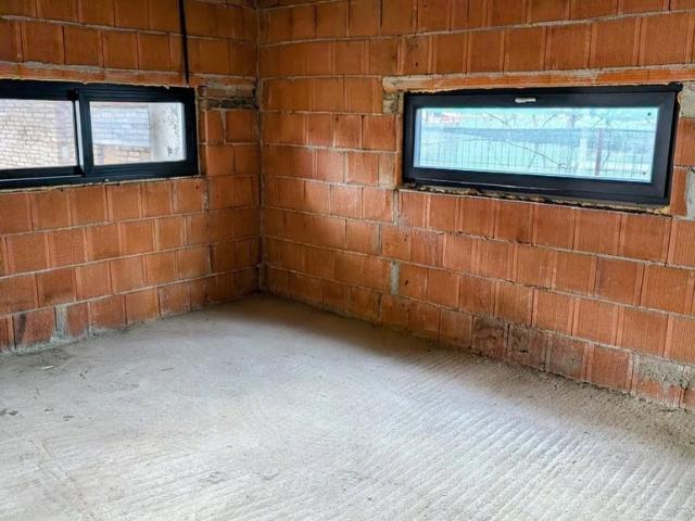 Imobil situat pe colț 2 intrări din străzi diferite intimitate rară