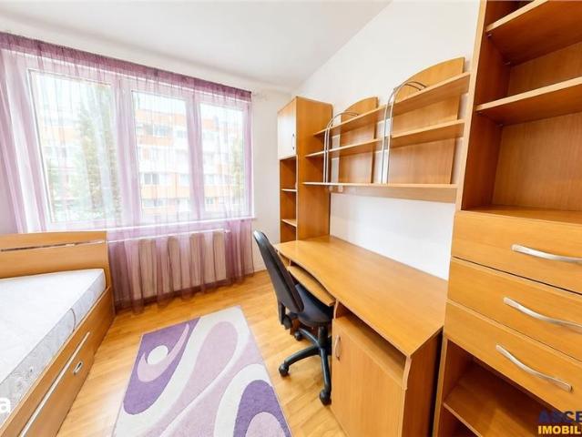 Proprietate prezentare particulara, decomandat, etaj1, Tractorul, Bras
