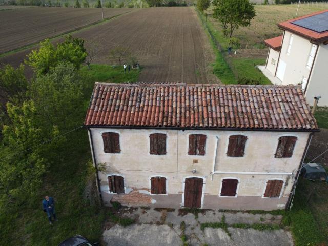 Proprietà rustica in vendita di 140 m² in Via Cappelline, 47