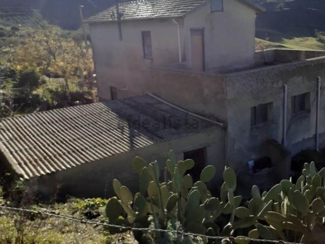 Proprietà rustica in vendita di 150 m² in Strada Provinciale 33