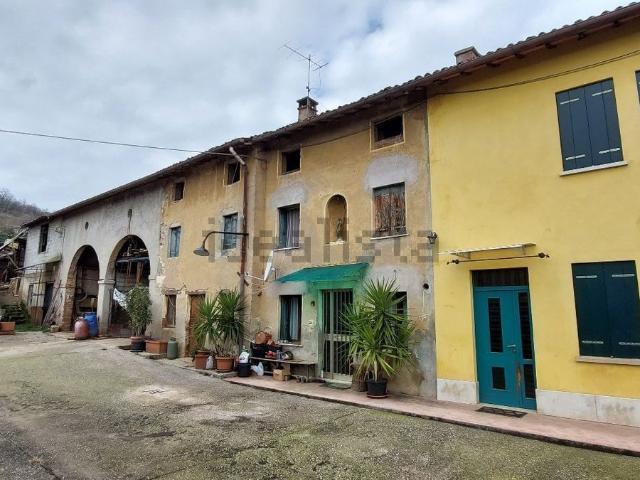 Proprietà rustica in vendita di 172 m² in Via Ferrabosco