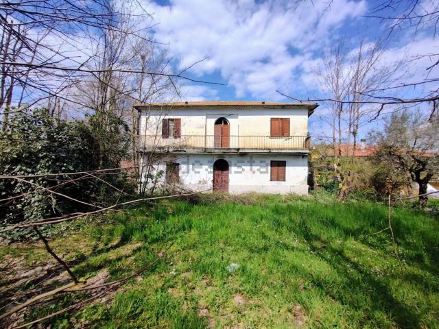 Proprietà rustica in vendita di 100 m² in Via Collealto