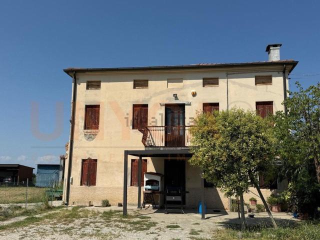 Proprietà rustica in vendita di 240 m² in Via Pelosa