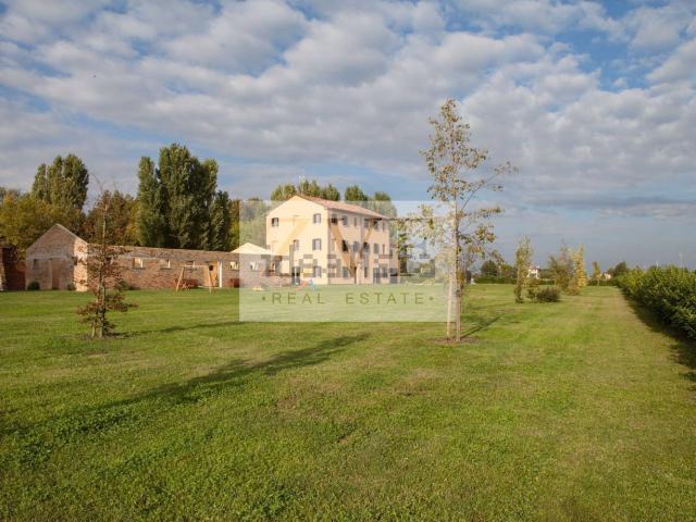 Proprietà rustica in vendita di 2500 m² in Via Agazzi