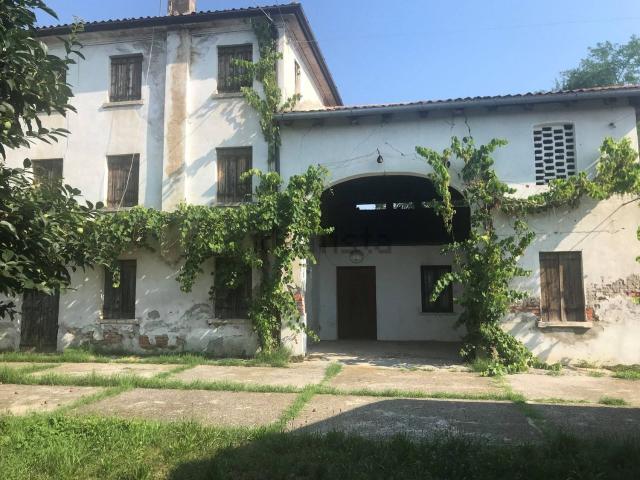 Proprietà rustica in vendita di 250 m² in Via Cendrole